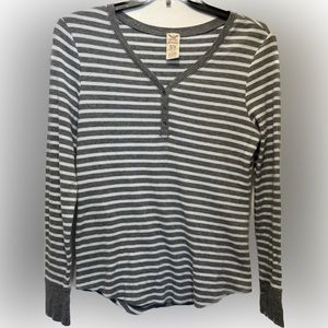 🎉3 for 30🎉Faded glory long sleeve pull over shirt